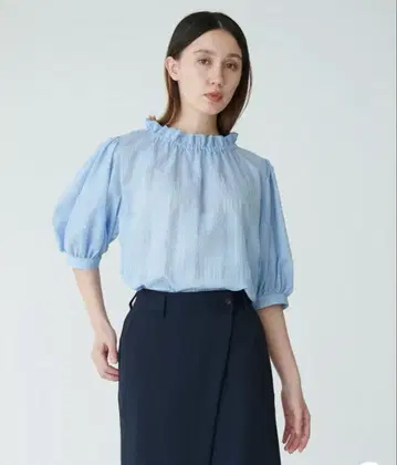 새상품급 BEATRICE 시즐 체크 퍼프 슬리브 블라우스