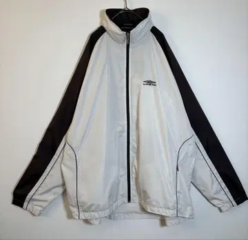 UMBRO 엄브로 자수 로고 절개 디자인 나일론 자켓