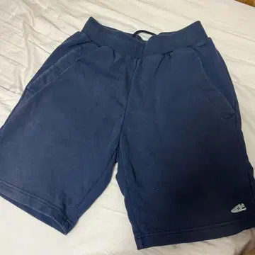 뉴발란스 네이비 숏팬츠 M 사이즈