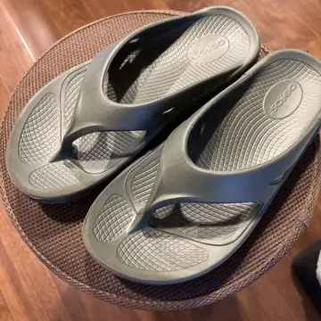 Oofos 올리브 비치 샌들