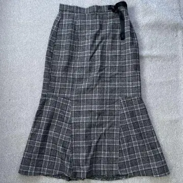 그라미치 빔즈 체크 무늬 플레어 스커트