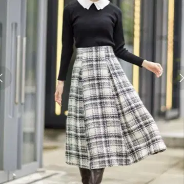 tocco closet luxe 체크 무늬 트위드 턱 플레어 스커트