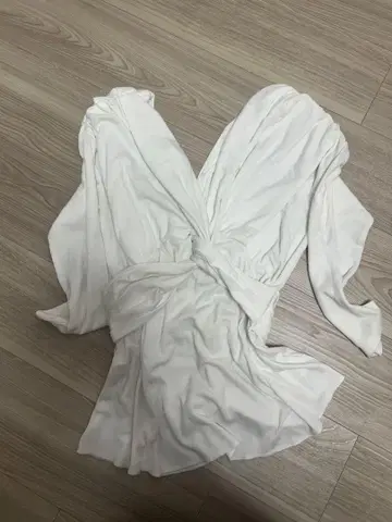 emmi yoga 화이트 티셔츠