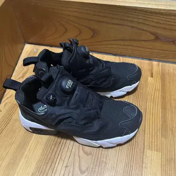 Reebok Insta Pump Fury 블랙