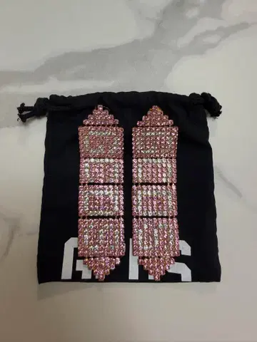 GCDS 비쥬 장식 귀걸이 2종 세트