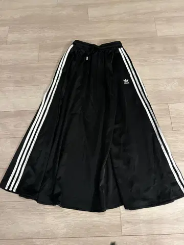 adidas 블랙 스트라이프 롱 스커트 S