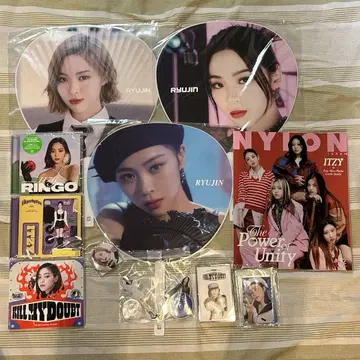 itzy 류진 부채 앨범 아크릴 스탠드 캔뱃지