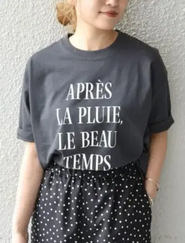 SHIPS any 거의 미사용 새상품급 로고 TEE
