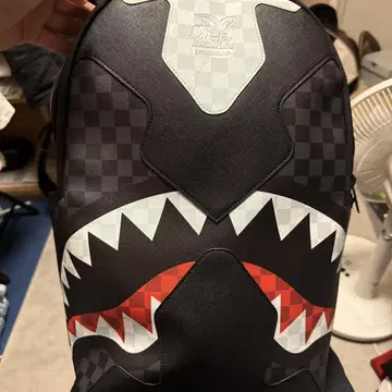 SPRAYGROUND 상어 디자인 백팩