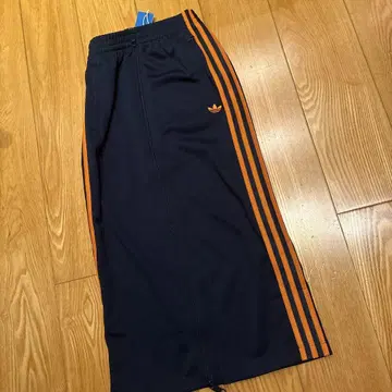 미사용 새상품!! 아디다스 앞 지퍼 롱 스커트 S
