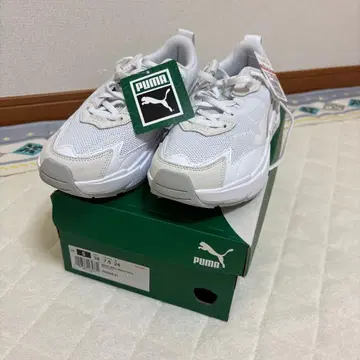PUMA 화이트 스니커즈 24cm