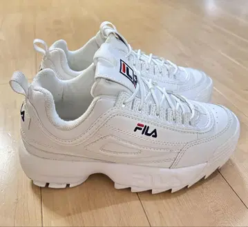 새상품급 FILA 화이트 통굽 스니커즈 24.0cm