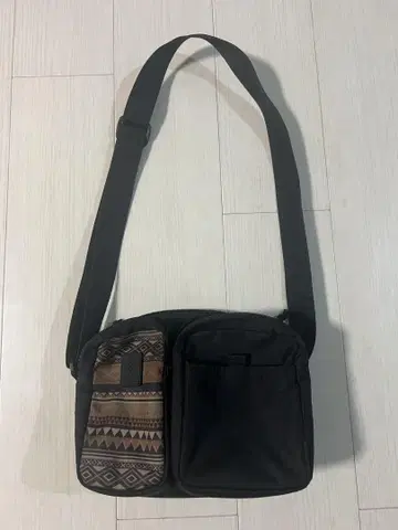 컬럼비아 숄더백