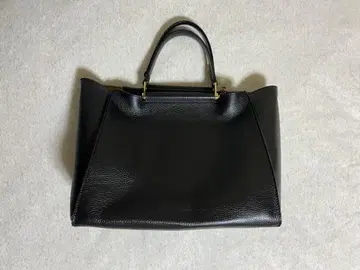 IACUCCI 블랙 가죽 핸드백 칸막이 포함