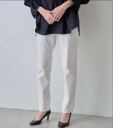 비어즐리 하이텐션 슬림 턱 팬츠 화이트