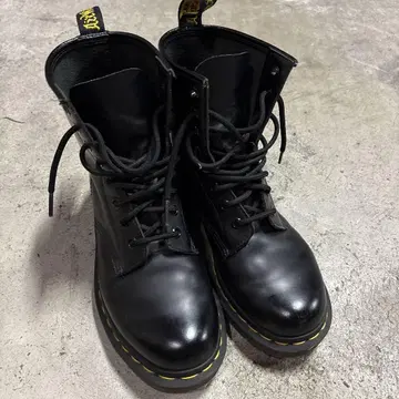 Dr.Martens 닥터마틴 8홀 부츠 UK4