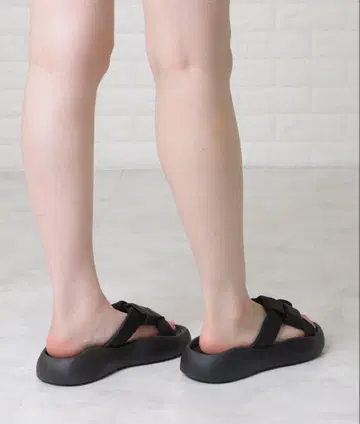 메쉬 벨트 통굽 컴포트 샌들 블랙