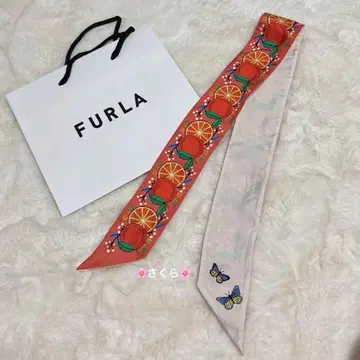 거의 새상품 FURLA 후르츠 패턴 실크 스카프