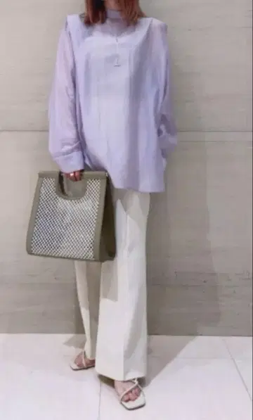유나이티드 애로우즈 시어 백 버튼 스탠드 카라 블라우스