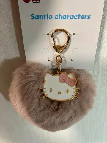 산리오 헬로키티 퍼 키링 핑크