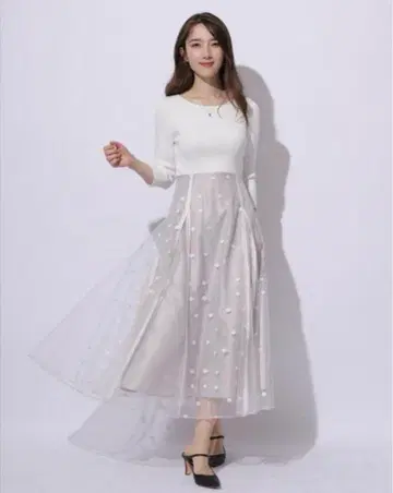 앱와이어 리치 도트 튤 절개 도킹 원피스