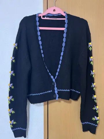 [ 새상품급 ] ZARA 자라 자수 가디건 완판템 레어
