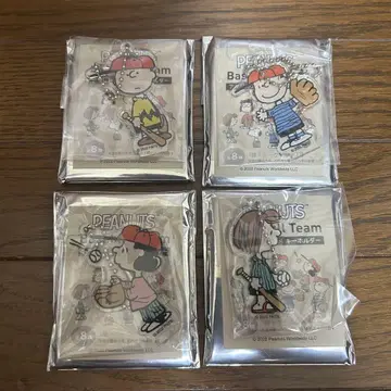 낱개 판매 가능! 스누피 PEANUTS 아크릴 스탠드 키링 4개 세트
