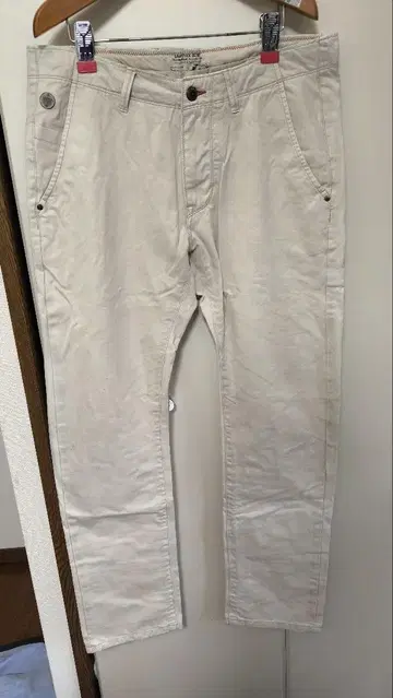 베이지 치노 팬츠 구제 의류