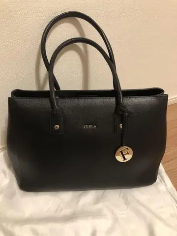 FURLA 블랙 가죽 토트백