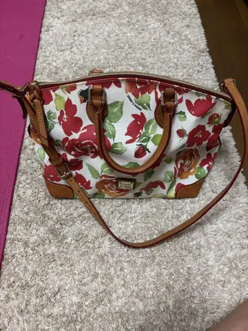 Dooney & Bourke 플라워 프린트 숄더백