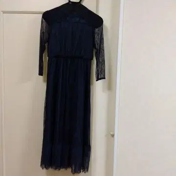 어반 리서치 네이비 레이스 원피스
