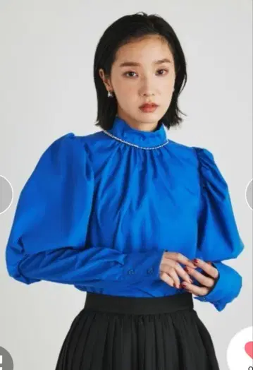 rienda 하이넥 개더 퍼프 슬리브 블라우스