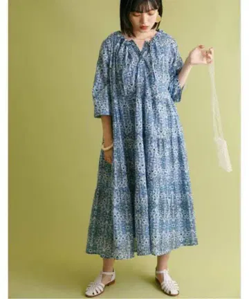가격 인하! 새상품 에이미 로우 프린트 티어드 드레스 롱 원피스 블루