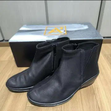 ARCOPEDICO 블랙 사이드 고어 부츠