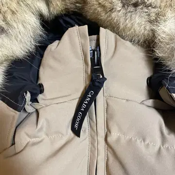 CANADA GOOSE 베이지 다운 자켓