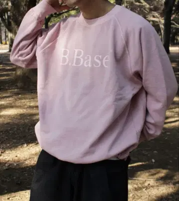 broken base 맨투맨 티셔츠