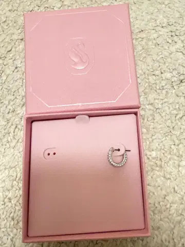 SWAROVSKI 후프 귀걸이 (한쪽만)