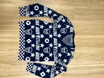 MARK & LONA 네이비 스컬 별 프린트 얇은 소재 스웨터