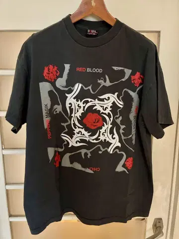 RED HOT CHILI PEPPERS 티셔츠