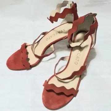 STACATTATO 레드 하이힐 스타카토