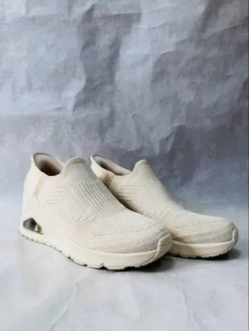 스케쳐스 핸즈프리 슬립인즈 23cm 177523