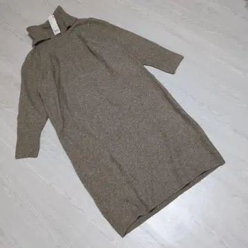 UNIQLO 수플레얀 오프 터틀넥 원피스 베이지 XXL 택 포함