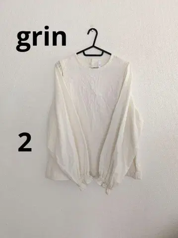grin (그린) 아이보리 퀼트 개더 슬리브 풀오버 블라우스