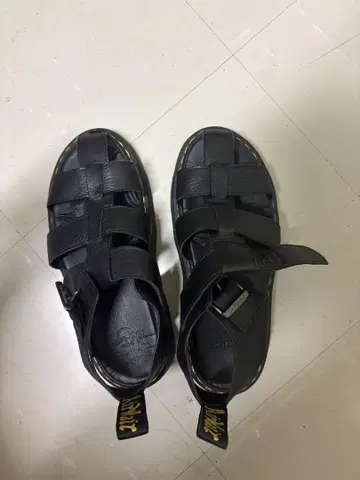 구르카 샌들 닥터마틴