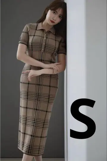 Gold-Buttoned Plaid Knit Dress herlipto