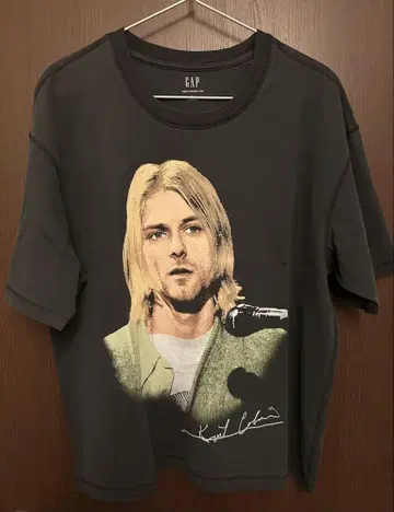 GAP 커트 코베인 T셔츠