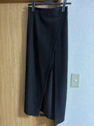 CREBONA 블랙 랩스커트