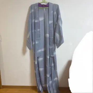 연보라 구름 무늬 기모노