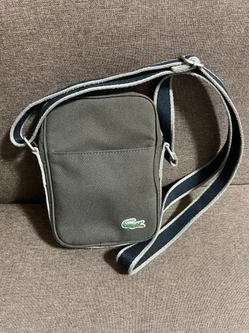 Lacoste 숄더백 다크 브라운