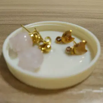 은방울꽃과 고양이 귀걸이 세트